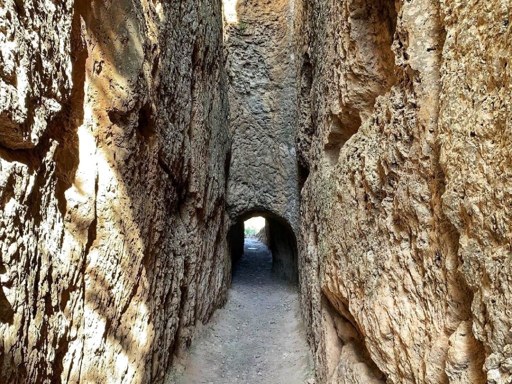 La ruta de senderismo del acueducto y los túneles de Peña Cortada