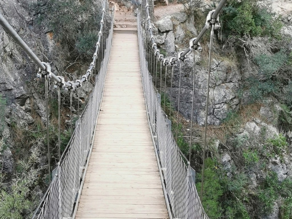 La ruta de los puentes colgantes Chulilla