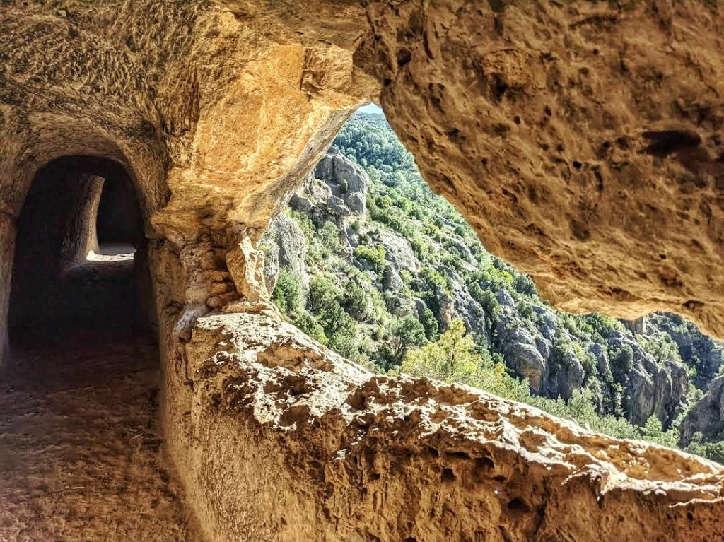 La ruta de senderismo del acueducto y los túneles de Peña Cortada